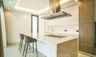 Instapklare, moderne nieuwbouwvilla te koop met zeezicht in vijfsterren golfresort in Marbella - Benahavis 34573 