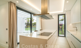 Instapklare, moderne nieuwbouwvilla te koop met zeezicht in vijfsterren golfresort in Marbella - Benahavis 34574 
