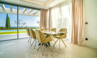 Instapklare, moderne nieuwbouwvilla te koop met zeezicht in vijfsterren golfresort in Marbella - Benahavis 34582 