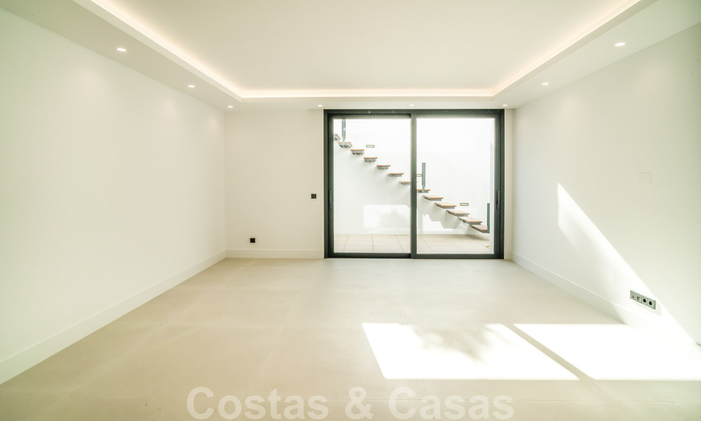 Instapklare, moderne nieuwbouwvilla te koop met zeezicht in vijfsterren golfresort in Marbella - Benahavis 34592