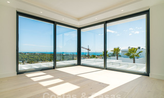 Moderne nieuwe instapklare villa te koop met zeezicht in vijfsterren golfresort in Marbella - Benahavis 34600 
