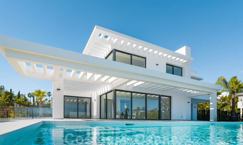 Moderne nieuwe instapklare villa te koop met zeezicht in vijfsterren golfresort in Marbella - Benahavis 34602