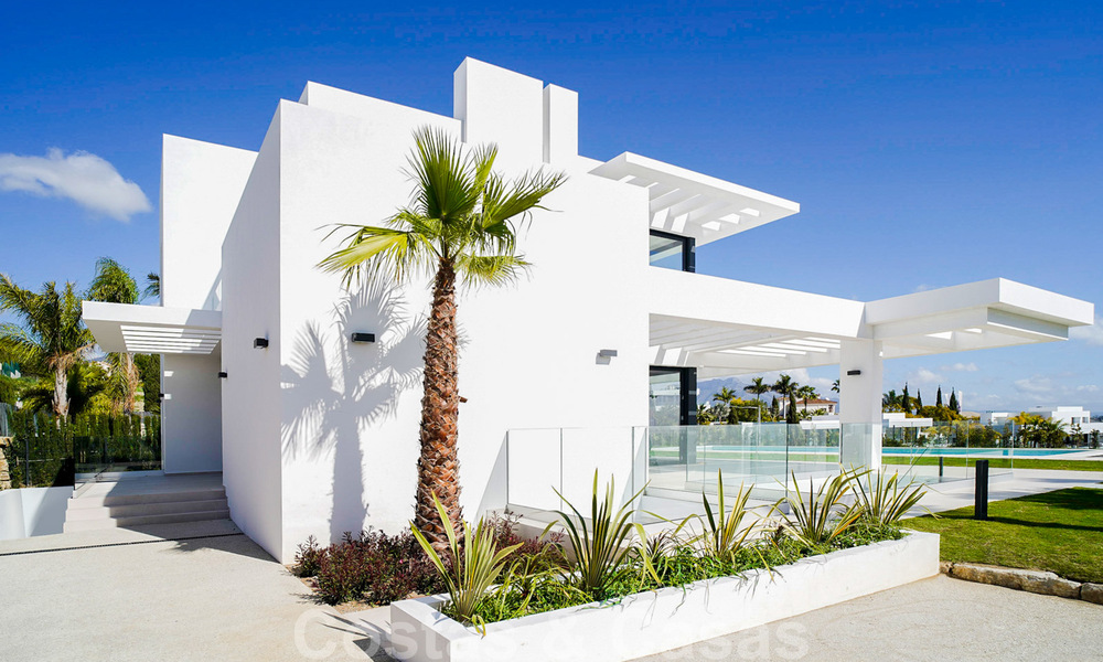 Moderne nieuwe instapklare villa te koop met zeezicht in vijfsterren golfresort in Marbella - Benahavis 34605