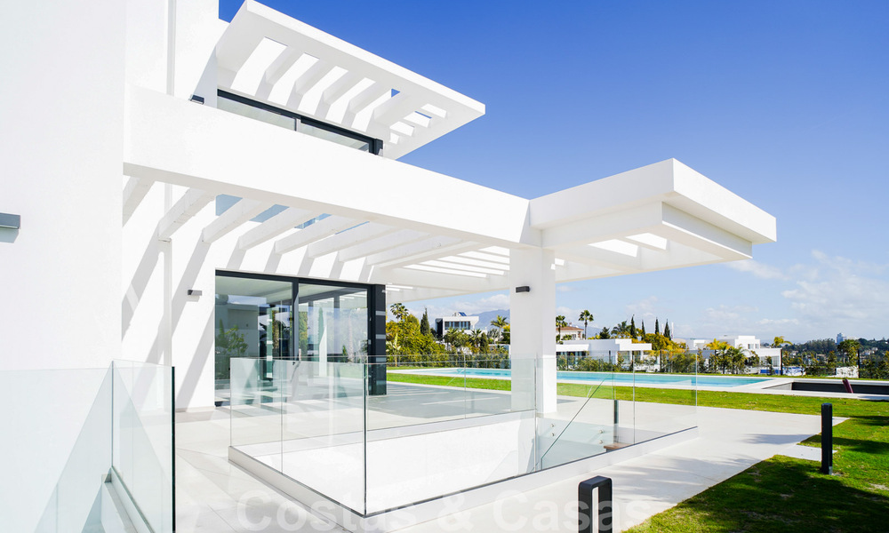 Moderne nieuwe instapklare villa te koop met zeezicht in vijfsterren golfresort in Marbella - Benahavis 34606