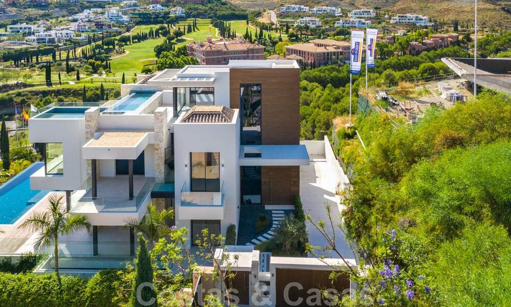 Sterk in prijs verlaagd! Instapklare moderne designvilla te koop met panoramisch golf- en zeezicht in een vijfsterren golfresort in Marbella - Benahavis 34624