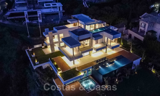 Sterk in prijs verlaagd! Instapklare moderne designvilla te koop met panoramisch golf- en zeezicht in een vijfsterren golfresort in Marbella - Benahavis 34644 