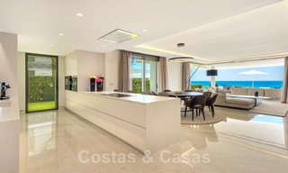Neusje-van-de-zalm, modern instapklaar appartement te koop, direct aan het strand tussen Marbella en Estepona 34693 