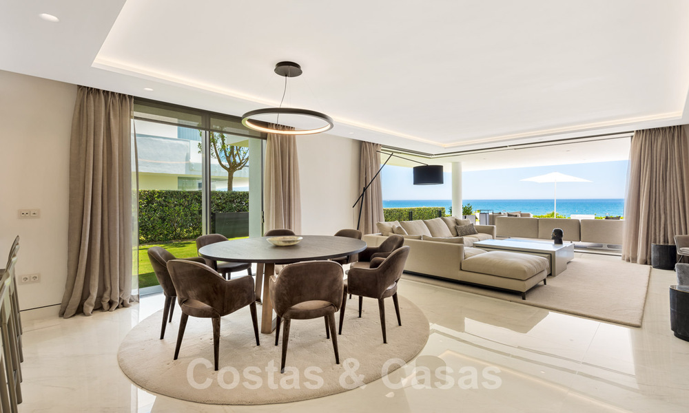 Neusje-van-de-zalm, modern instapklaar appartement te koop, direct aan het strand tussen Marbella en Estepona 34694