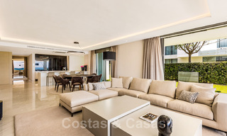 Neusje-van-de-zalm, modern instapklaar appartement te koop, direct aan het strand tussen Marbella en Estepona 34698 