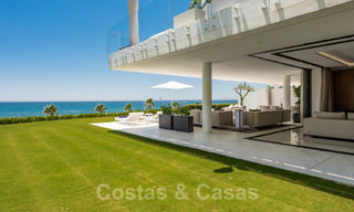 Neusje-van-de-zalm, modern instapklaar appartement te koop, direct aan het strand tussen Marbella en Estepona 34702 