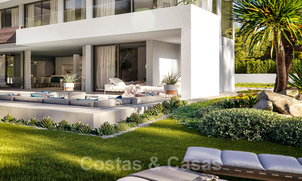 Moderne luxevilla’s te koop met open panoramisch zeezicht naar de Afrikaanse kust te koop in Manilva aan de Costa del Sol 34710