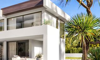 Moderne luxevilla’s te koop met open panoramisch zeezicht naar de Afrikaanse kust te koop in Manilva aan de Costa del Sol 34711 