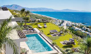 Moderne luxevilla’s te koop met open panoramisch zeezicht naar de Afrikaanse kust te koop in Manilva aan de Costa del Sol 34713 