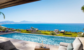 Moderne luxevilla’s te koop met open panoramisch zeezicht naar de Afrikaanse kust te koop in Manilva aan de Costa del Sol 34714 