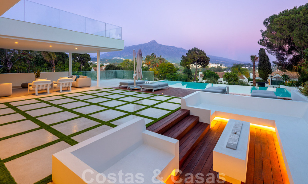 Designvilla in de zeer gewilde woonwijk Las Brisas in Nueva Andalucia met prachtig uitzicht op de La Concha berg in Marbella 34796