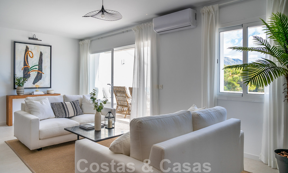 Smaakvol gerenoveerd appartement te koop met ruim terras, zee- en bergzicht in La Quinta golfresort, Benahavis - Marbella 34838