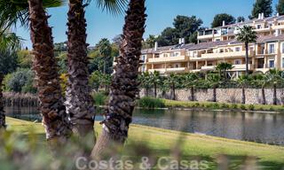 Eigentijds gerenoveerd appartement te koop met ruim terras, zee- en bergzicht in La Quinta golfresort, Benahavis - Marbella 34849 