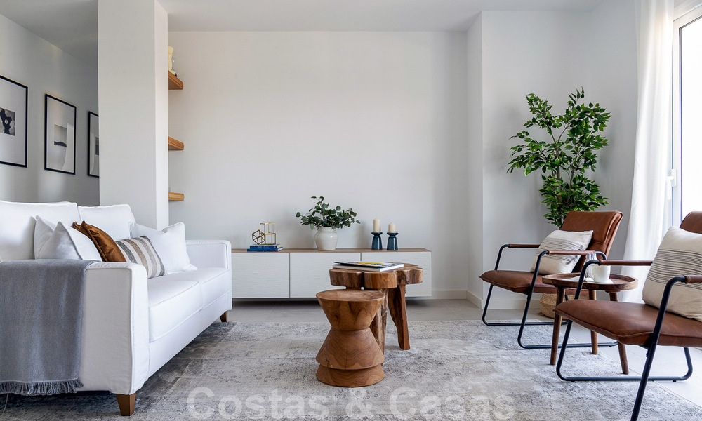 Eigentijds gerenoveerd appartement te koop met ruim terras, zee- en bergzicht in La Quinta golfresort, Benahavis - Marbella 34862
