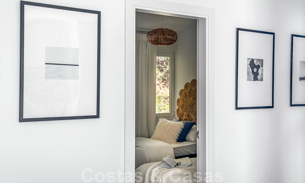 Eigentijds gerenoveerd appartement te koop met ruim terras, zee- en bergzicht in La Quinta golfresort, Benahavis - Marbella 34865