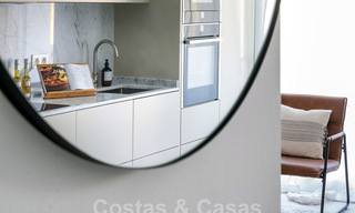 Eigentijds gerenoveerd appartement te koop met ruim terras, zee- en bergzicht in La Quinta golfresort, Benahavis - Marbella 34872 