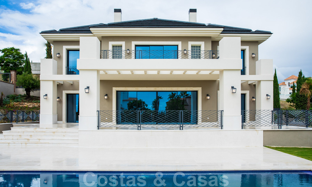 Nieuwe villa te koop in een eigentijdse klassieke stijl met zeezicht in vijfsterren golfresort in Marbella – Benahavis 34883