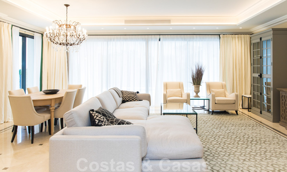 Nieuwe villa te koop in een eigentijdse klassieke stijl met zeezicht in vijfsterren golfresort in Marbella – Benahavis 34901