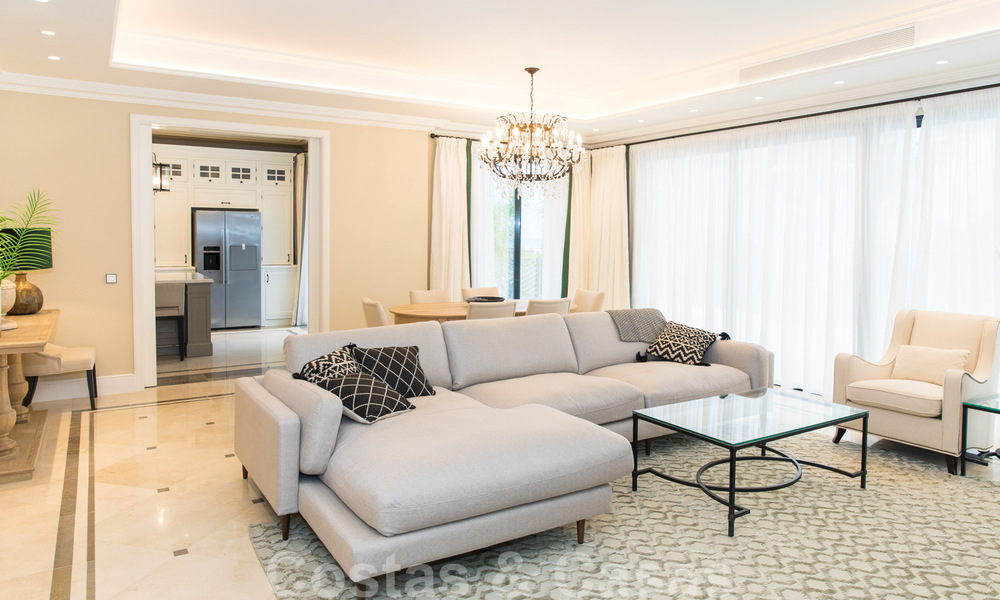 Nieuwe villa te koop in een eigentijdse klassieke stijl met zeezicht in vijfsterren golfresort in Marbella – Benahavis 34917