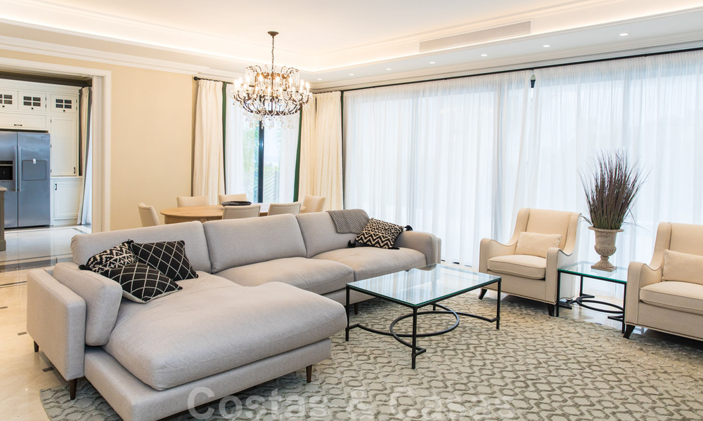 Nieuwe villa te koop in een eigentijdse klassieke stijl met zeezicht in vijfsterren golfresort in Marbella – Benahavis 34918