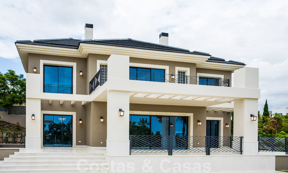 Nieuwe villa te koop in een eigentijdse klassieke stijl met zeezicht in vijfsterren golfresort in Marbella – Benahavis 34925