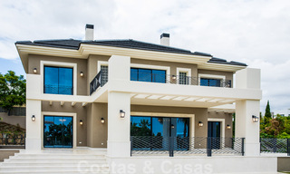 Nieuwe villa te koop in een eigentijdse klassieke stijl met zeezicht in vijfsterren golfresort in Marbella – Benahavis 34925 