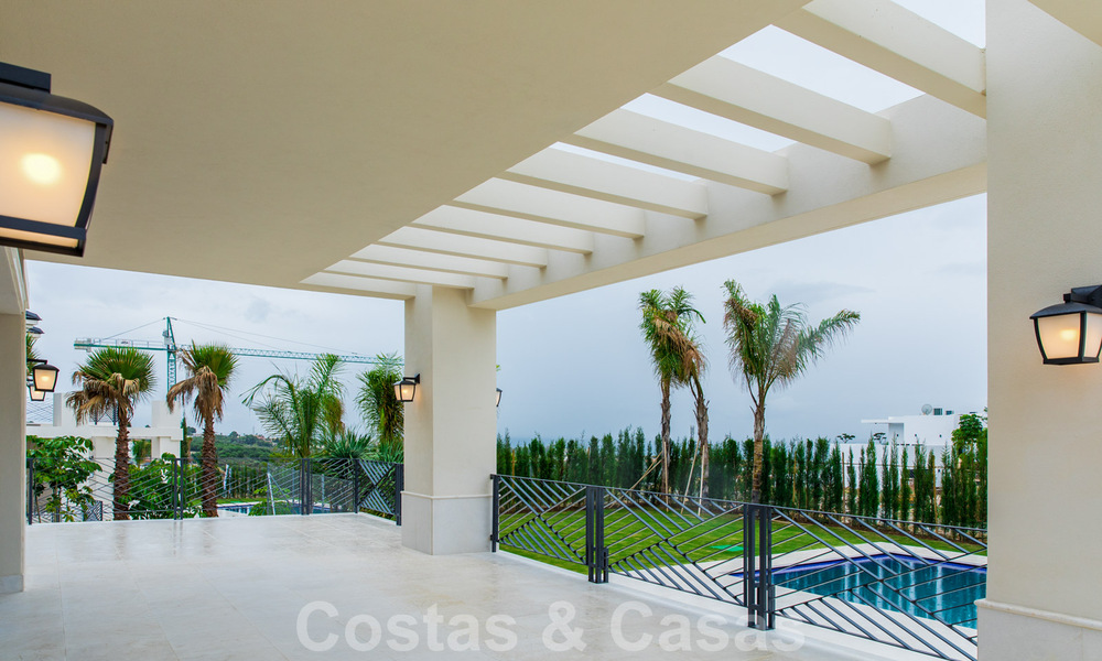 Nieuwe villa te koop in een eigentijdse klassieke stijl met zeezicht in vijfsterren golfresort in Marbella – Benahavis 34927