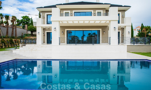 Nieuwe villa te koop in een eigentijdse klassieke stijl met zeezicht in vijfsterren golfresort in Marbella – Benahavis 34928