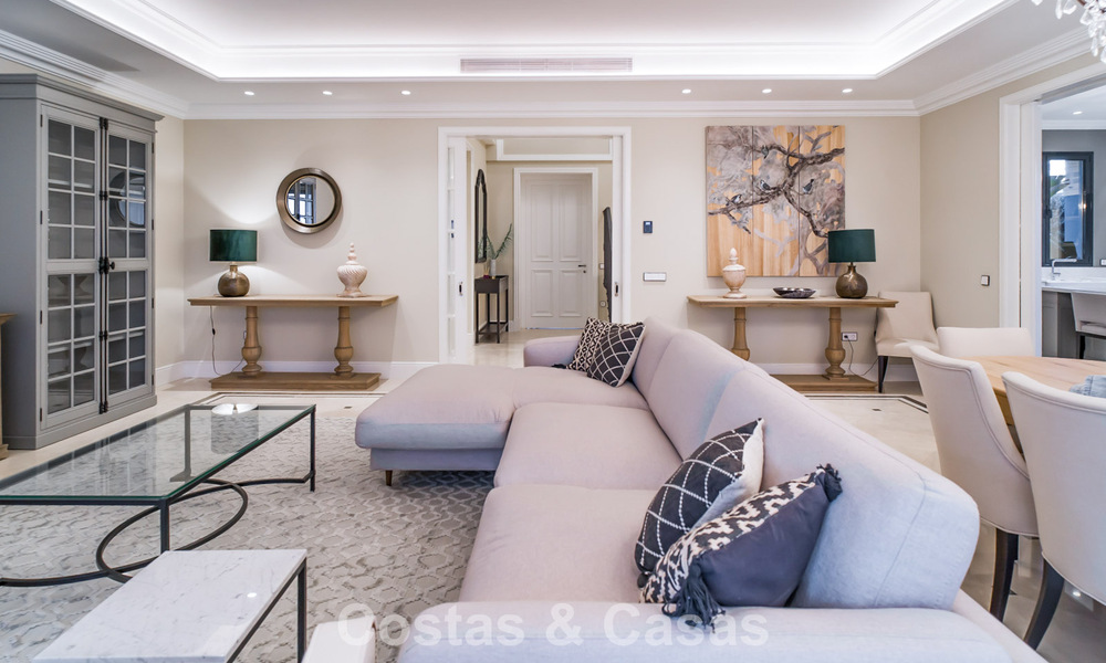 Luxevilla te koop in een eigentijdse klassieke stijl met zeezicht in vijfsterren golfresort in Marbella - Benahavis 775500
