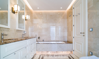Luxevilla te koop in een eigentijdse klassieke stijl met zeezicht in vijfsterren golfresort in Marbella - Benahavis 775501 