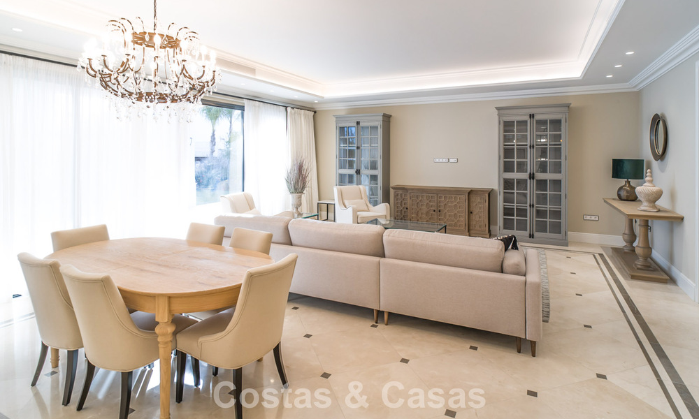 Luxevilla te koop in een eigentijdse klassieke stijl met zeezicht in vijfsterren golfresort in Marbella - Benahavis 775505