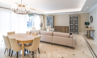 Luxevilla te koop in een eigentijdse klassieke stijl met zeezicht in vijfsterren golfresort in Marbella - Benahavis 775505 