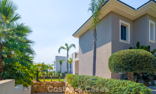 Luxevilla te koop in een eigentijdse klassieke stijl met zeezicht in vijfsterren golfresort in Marbella - Benahavis 775509 
