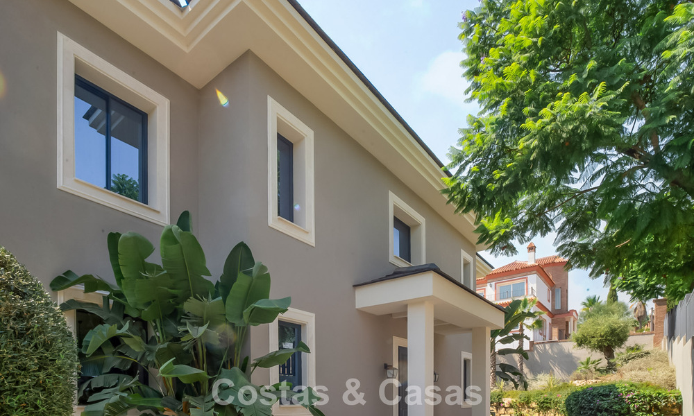 Luxevilla te koop in een eigentijdse klassieke stijl met zeezicht in vijfsterren golfresort in Marbella - Benahavis 775511