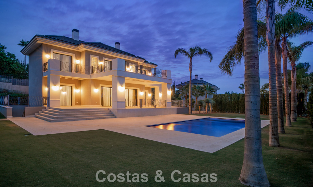 Luxevilla te koop in een eigentijdse klassieke stijl met zeezicht in vijfsterren golfresort in Marbella - Benahavis 775512