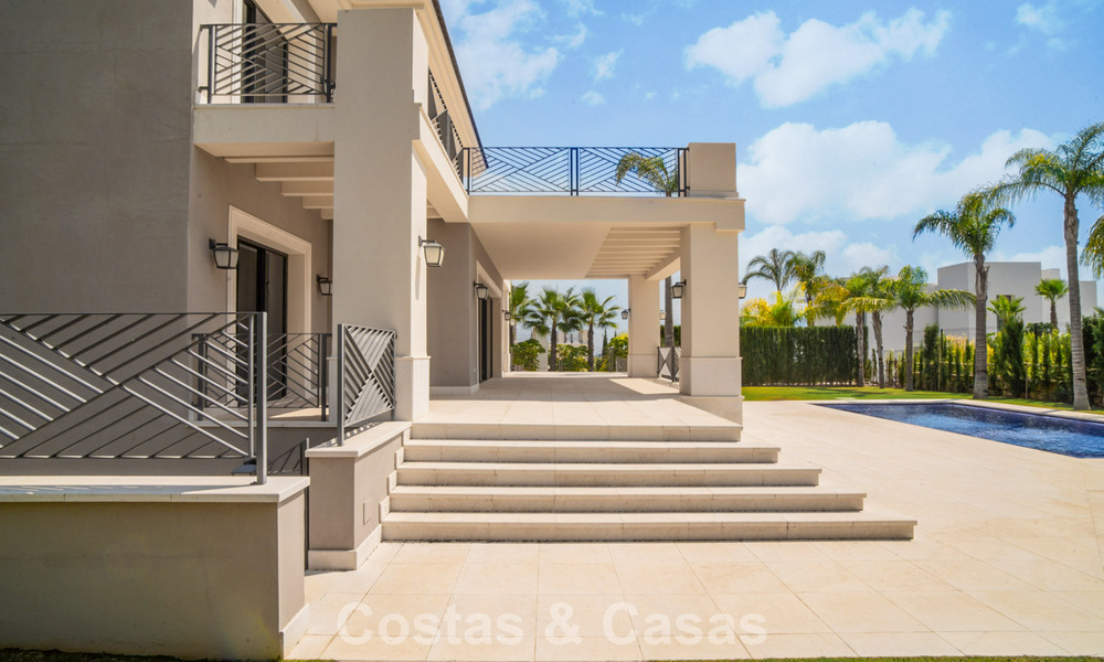 Luxevilla te koop in een eigentijdse klassieke stijl met zeezicht in vijfsterren golfresort in Marbella - Benahavis 775518