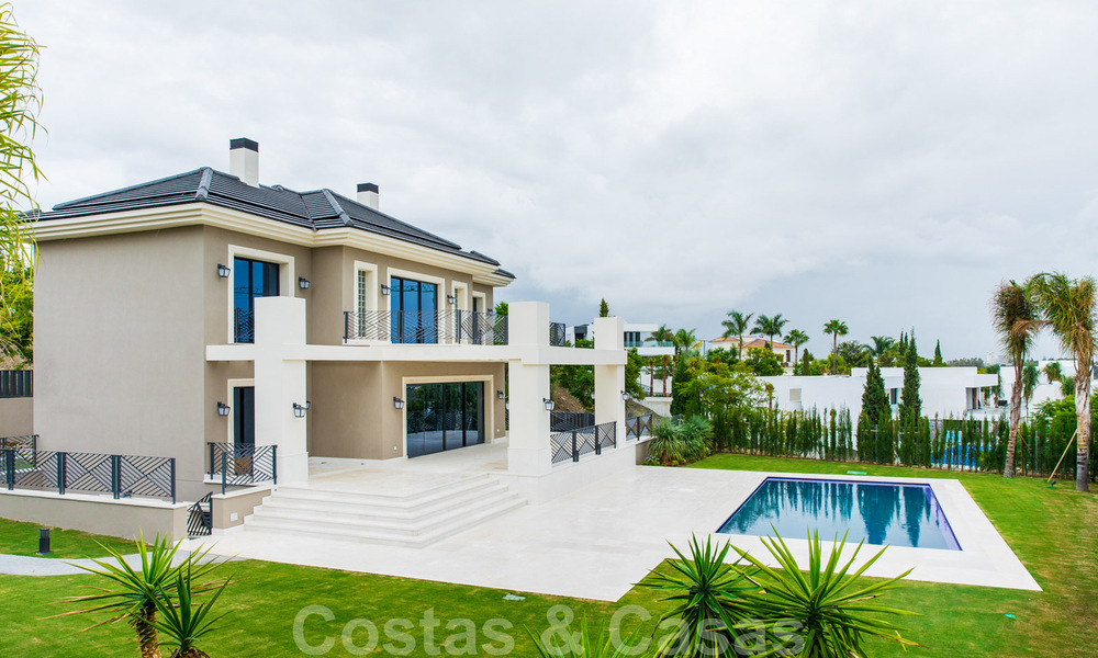 Nieuwbouw villa te koop in een hedendaagse klassieke stijl met zeezicht in vijfsterren golfresort in Marbella - Benahavis 34930