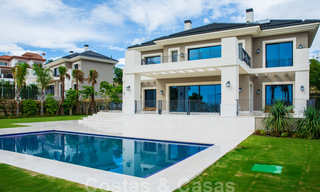 Nieuwbouw villa te koop in een hedendaagse klassieke stijl met zeezicht in vijfsterren golfresort in Marbella - Benahavis 34943 