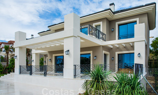 Nieuwbouw villa te koop in een hedendaagse klassieke stijl met zeezicht in vijfsterren golfresort in Marbella - Benahavis 34945 