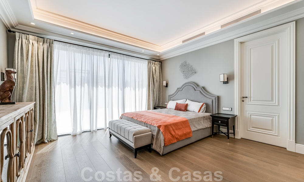 Nieuwbouw villa te koop in een hedendaagse klassieke stijl met zeezicht in vijfsterren golfresort in Marbella - Benahavis 34954