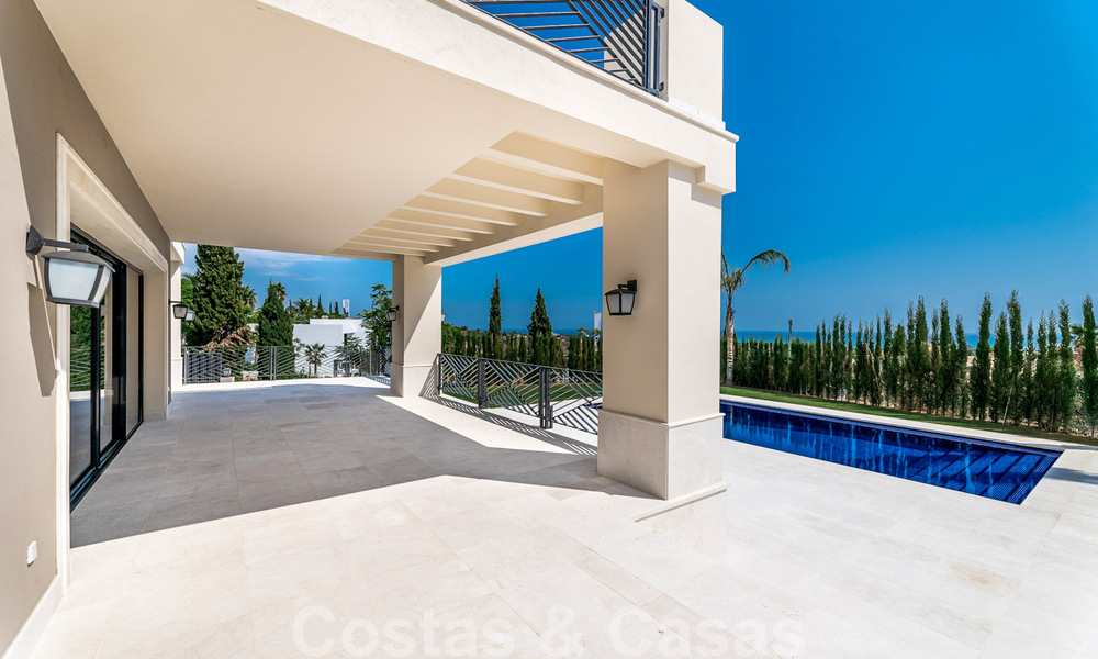 Nieuwbouw villa te koop in een hedendaagse klassieke stijl met zeezicht in vijfsterren golfresort in Marbella - Benahavis 34963