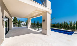 Nieuwbouw villa te koop in een hedendaagse klassieke stijl met zeezicht in vijfsterren golfresort in Marbella - Benahavis 34963 