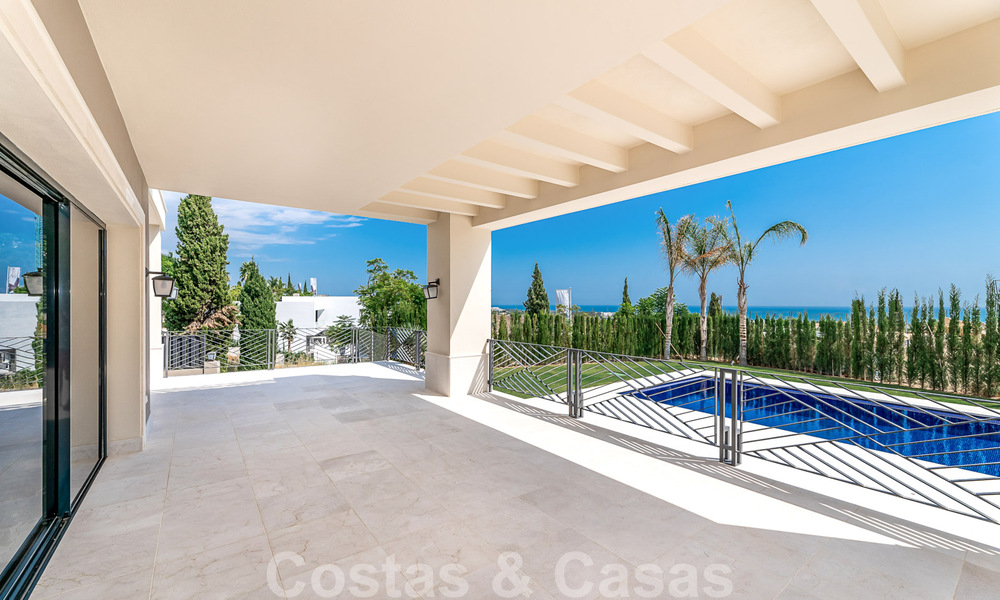 Nieuwbouw villa te koop in een hedendaagse klassieke stijl met zeezicht in vijfsterren golfresort in Marbella - Benahavis 34964