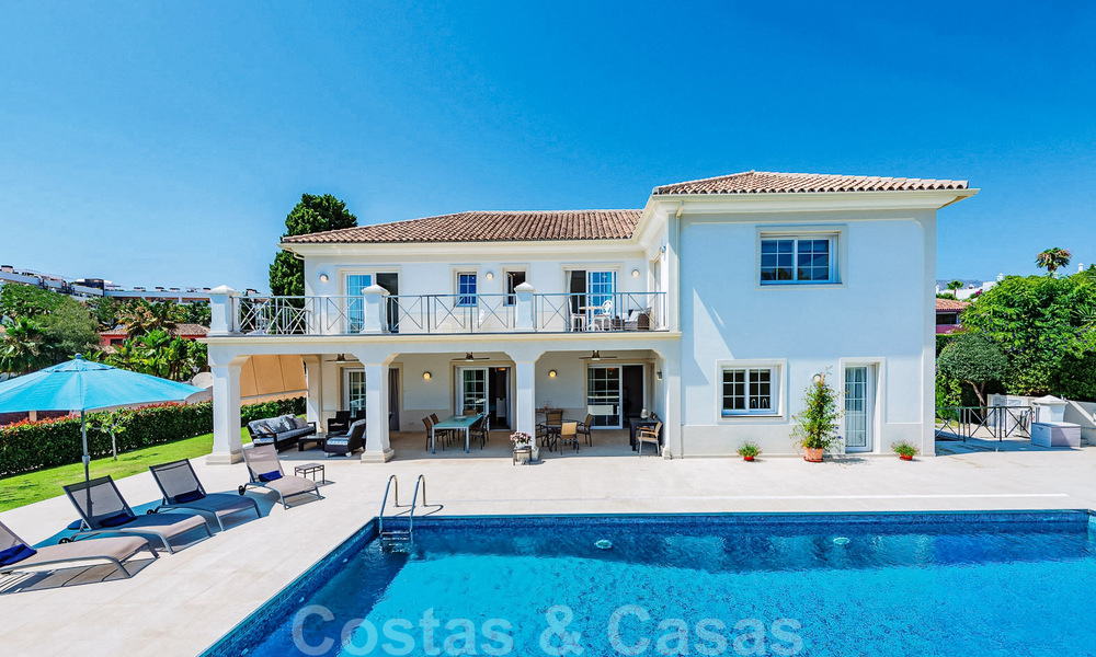 Beachside villa te koop in exclusieve woonwijk aan het strand aan de Golden Mile in Marbella 34994