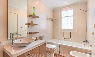 Beachside villa te koop in exclusieve woonwijk aan het strand aan de Golden Mile in Marbella 34996 