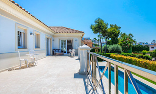 Beachside villa te koop in exclusieve woonwijk aan het strand aan de Golden Mile in Marbella 35006 